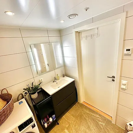 Apartment Rentals, Lade *