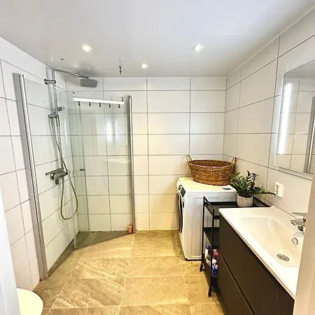 Rentals, Lade Apartment *